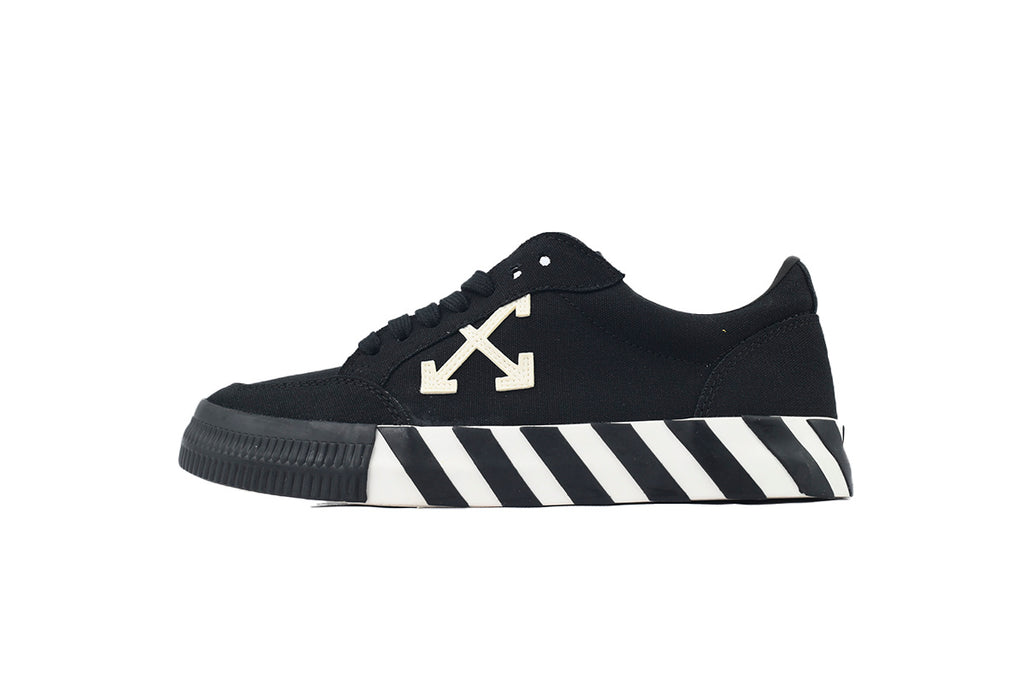 Off-White Vulcanized Black White Arrow Low Sneakers